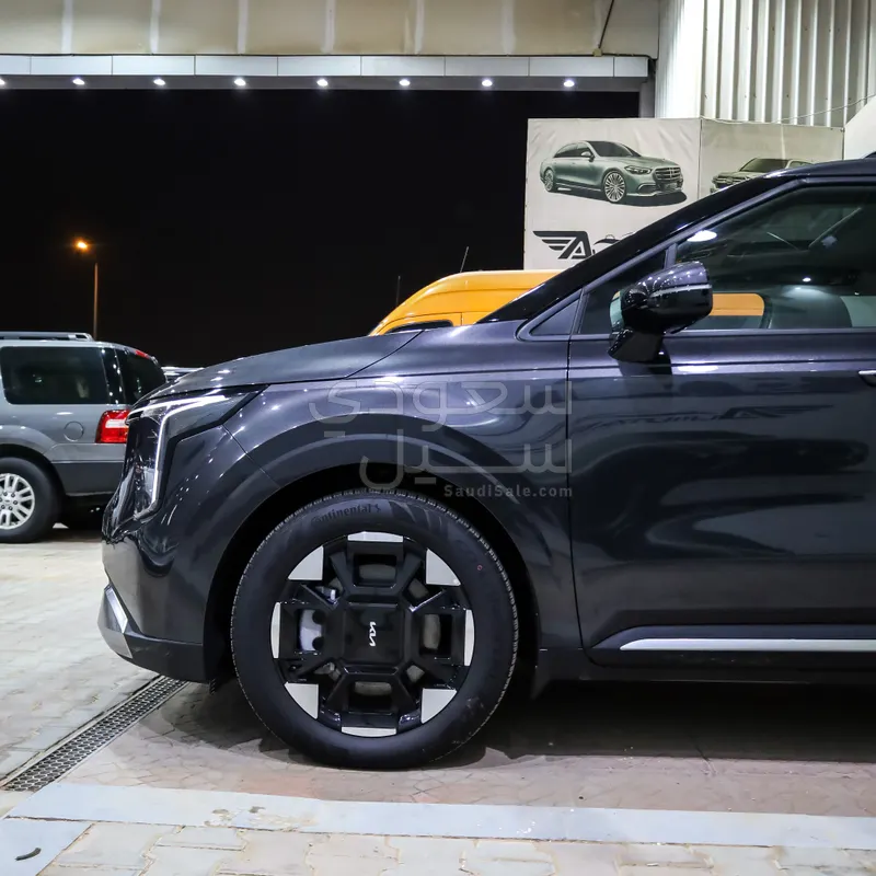 2025 كيا كارنفال