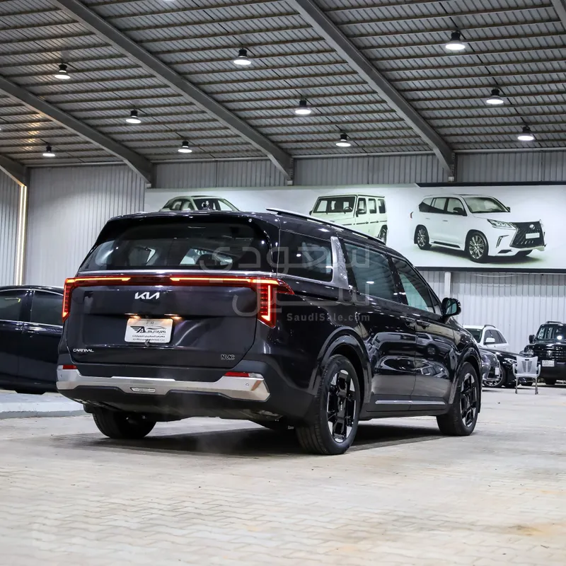 2025 كيا كارنفال