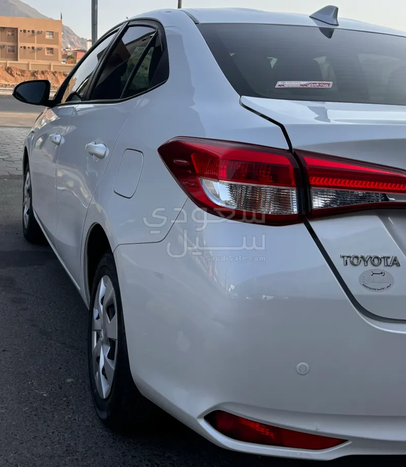 2022 تويوتا ياريس