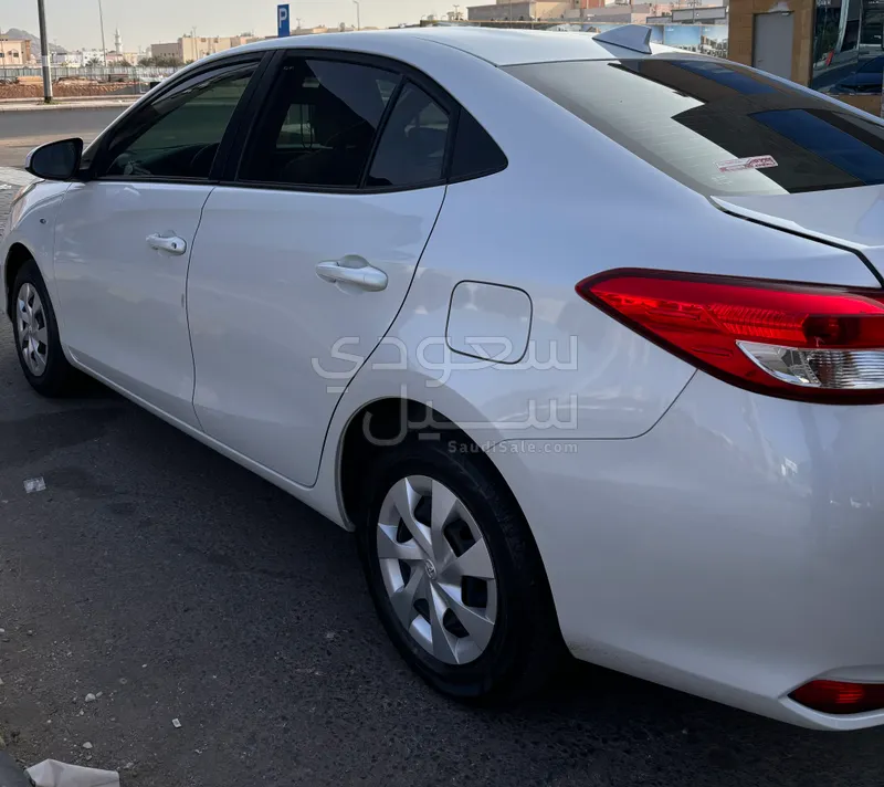 2022 تويوتا ياريس