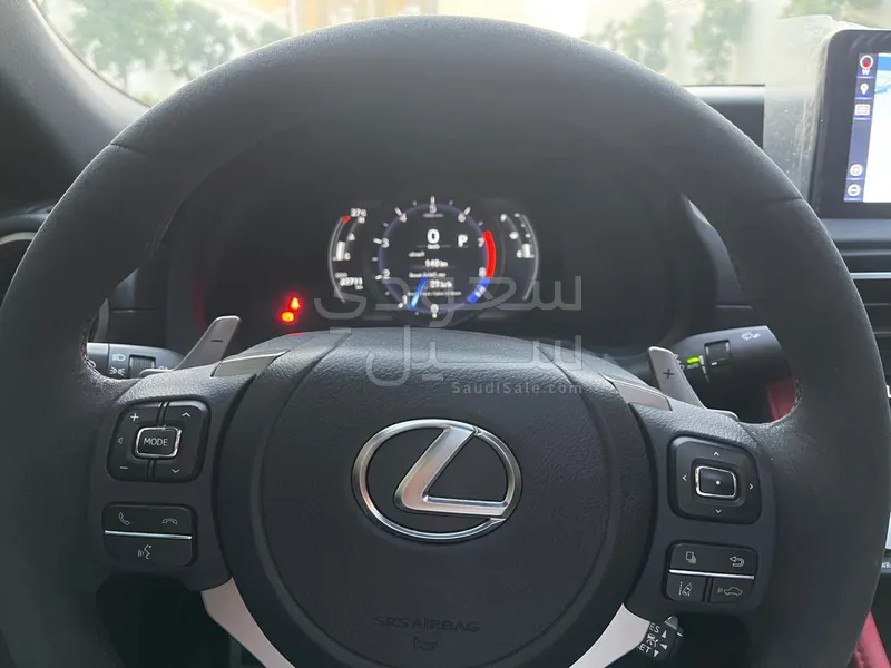 2025 لكزس أر سي 350