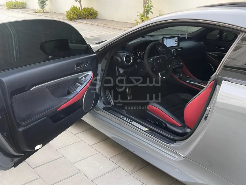 2025 لكزس أر سي 350