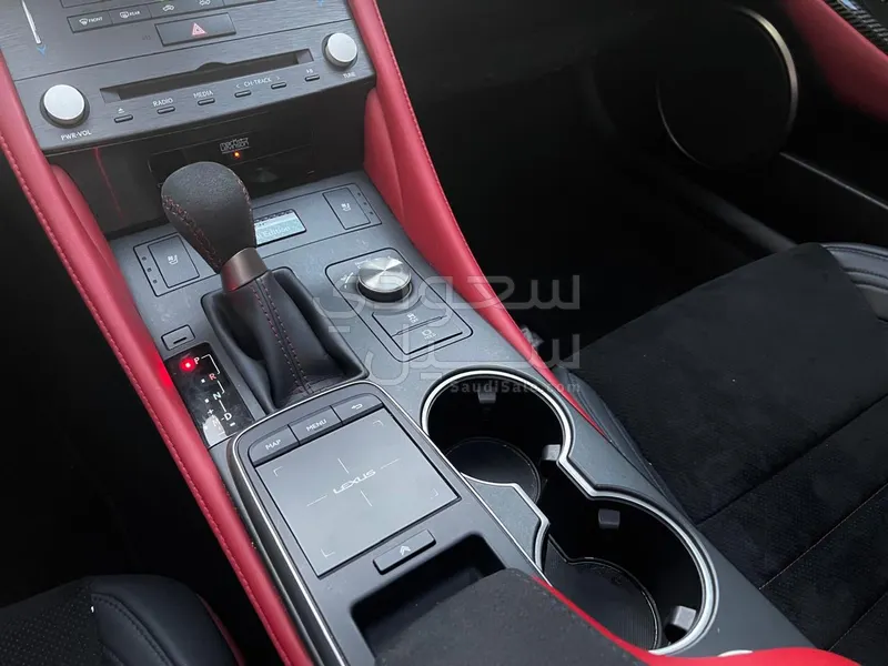 2025 لكزس أر سي 350