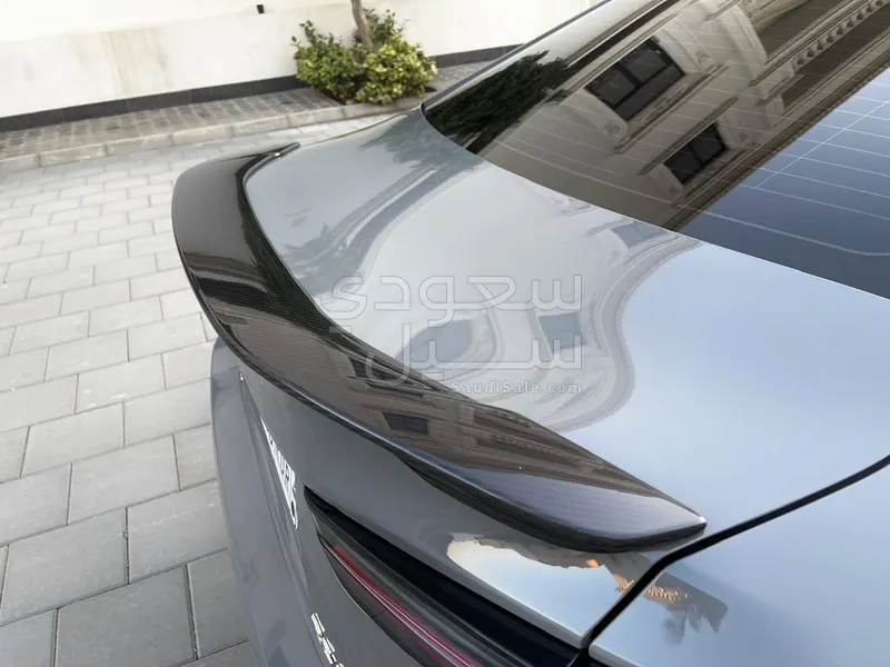 2025 لكزس أر سي 350