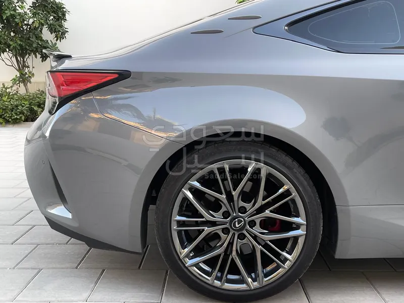 2025 لكزس أر سي 350