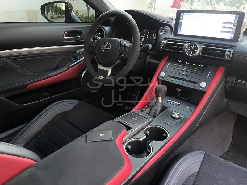2025 لكزس أر سي 350