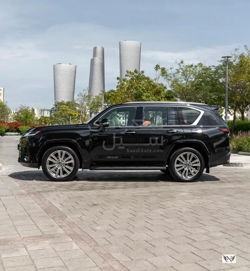 2023 لكزس إل إكس 600 في أي بي