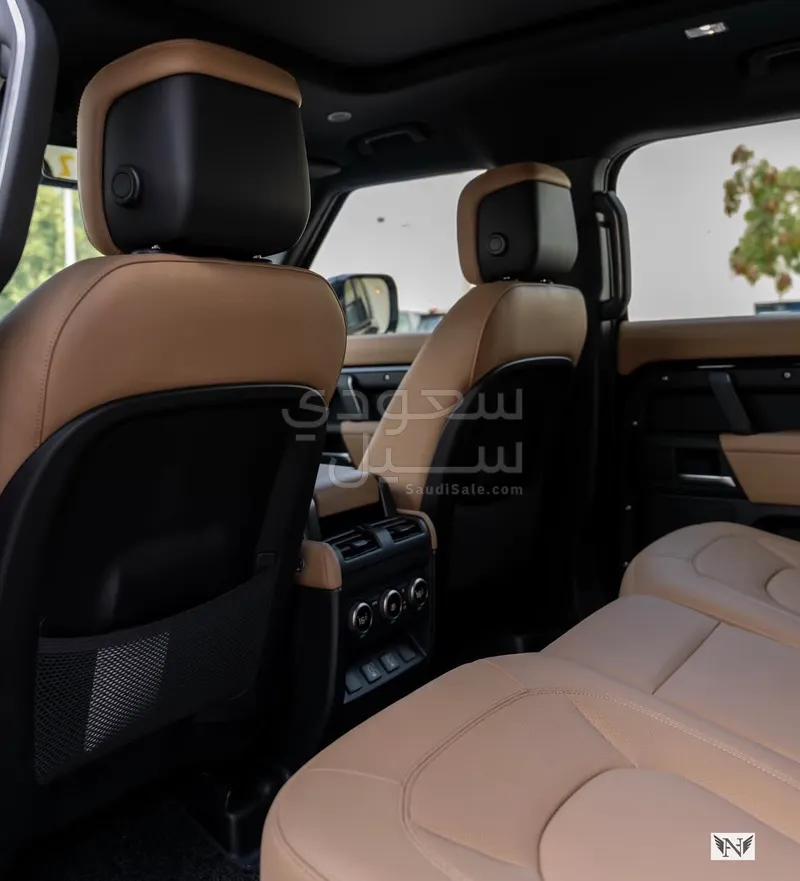 2026 لاند روفر ديفيندر 110