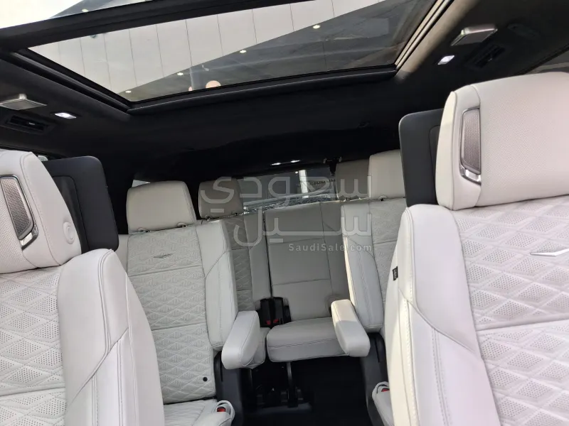 2025 كاديلاك سيفيل