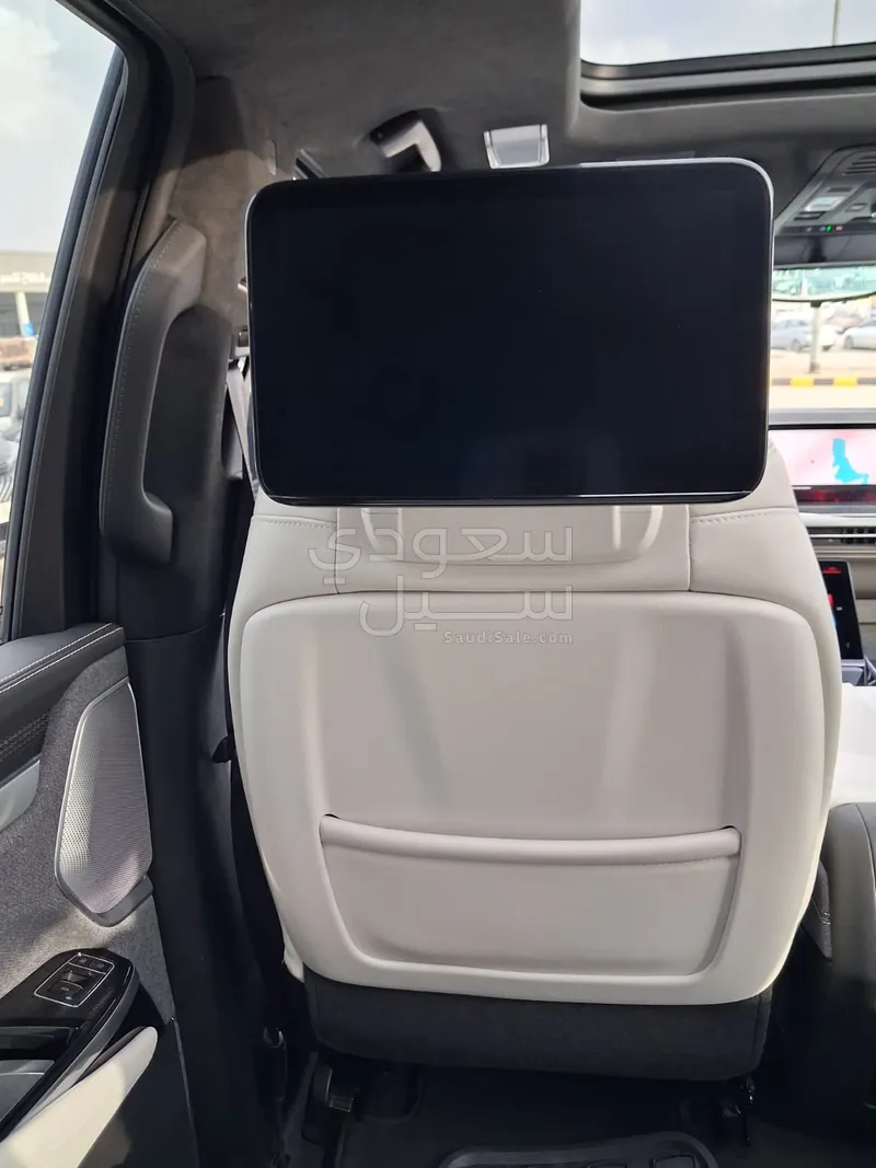 2025 كاديلاك سيفيل