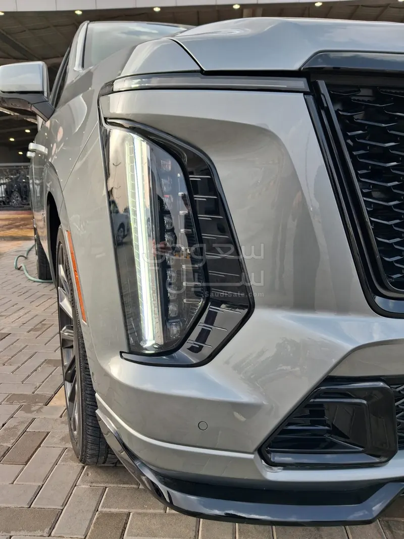 2025 كاديلاك سيفيل