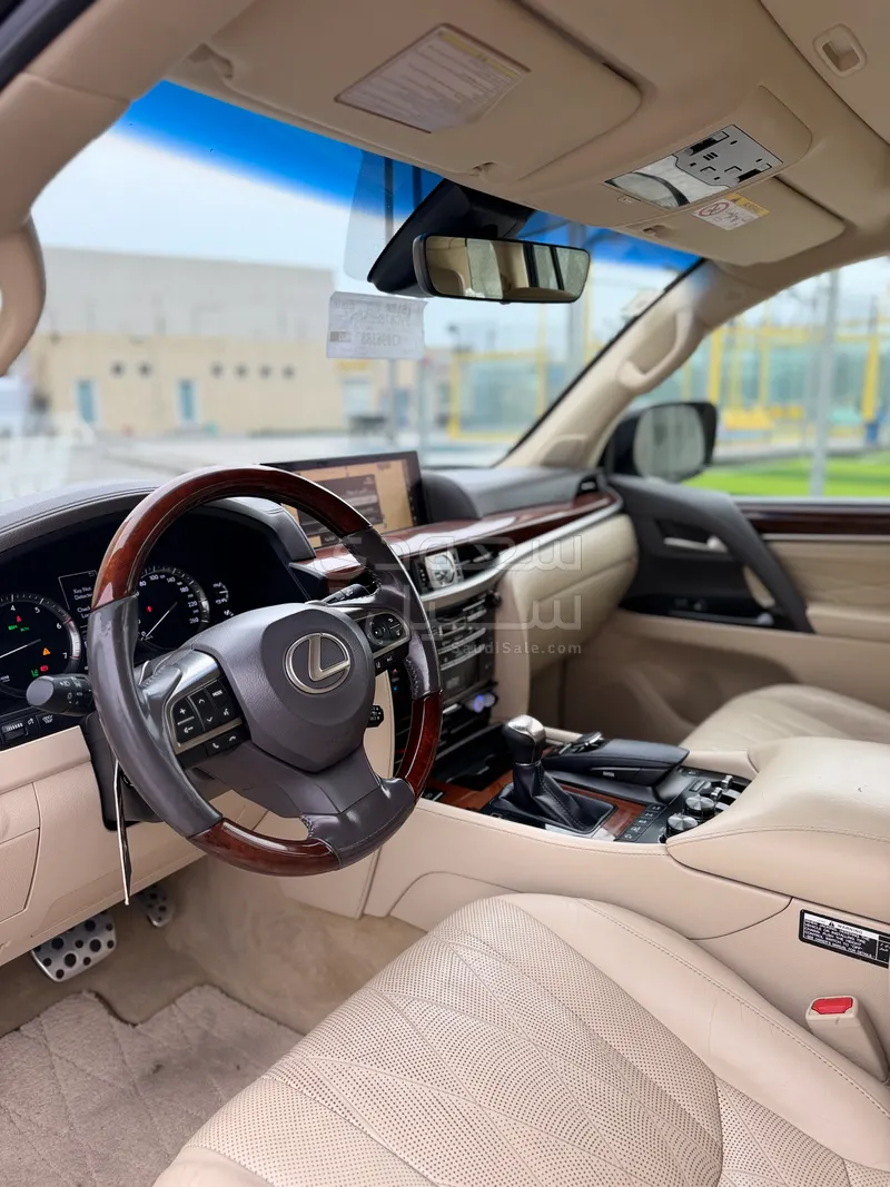 2019 لكزس إل إكس 570 بلاك اديشن