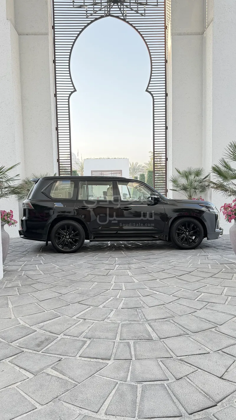 2019 لكزس إل إكس 570 بلاك اديشن