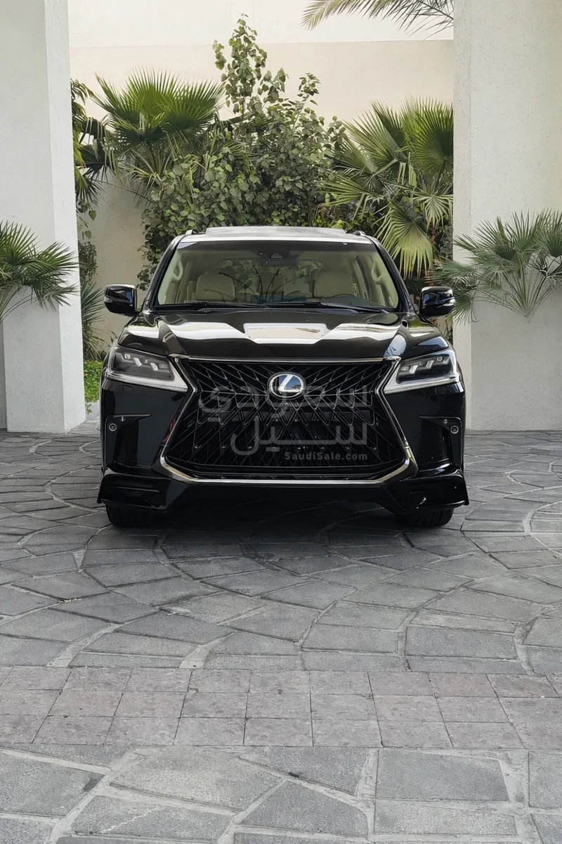 2019 لكزس إل إكس 570 بلاك اديشن