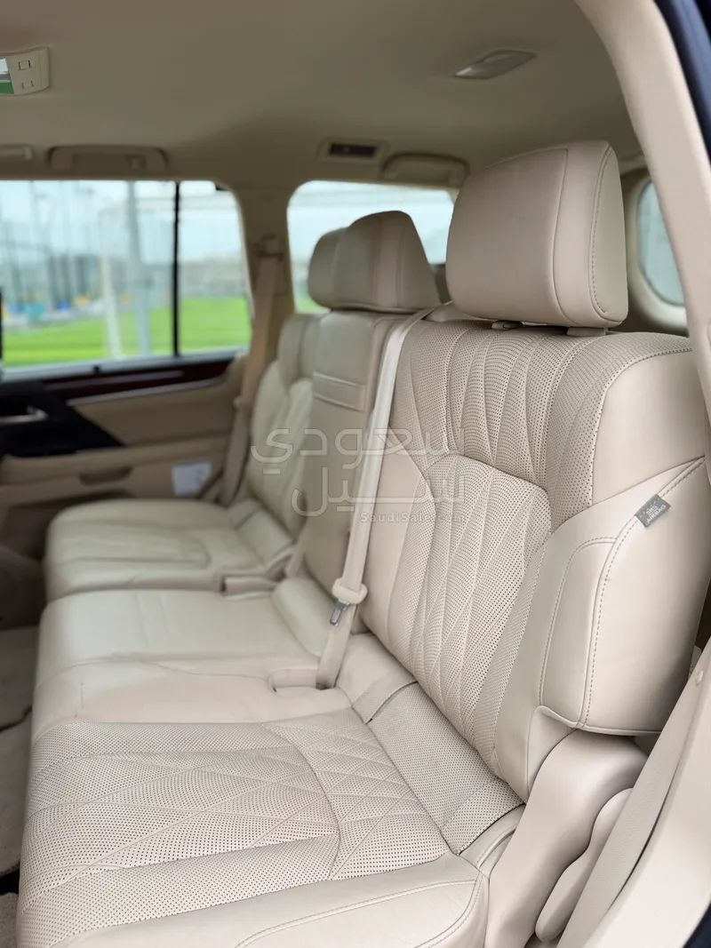 2019 لكزس إل إكس 570 بلاك اديشن