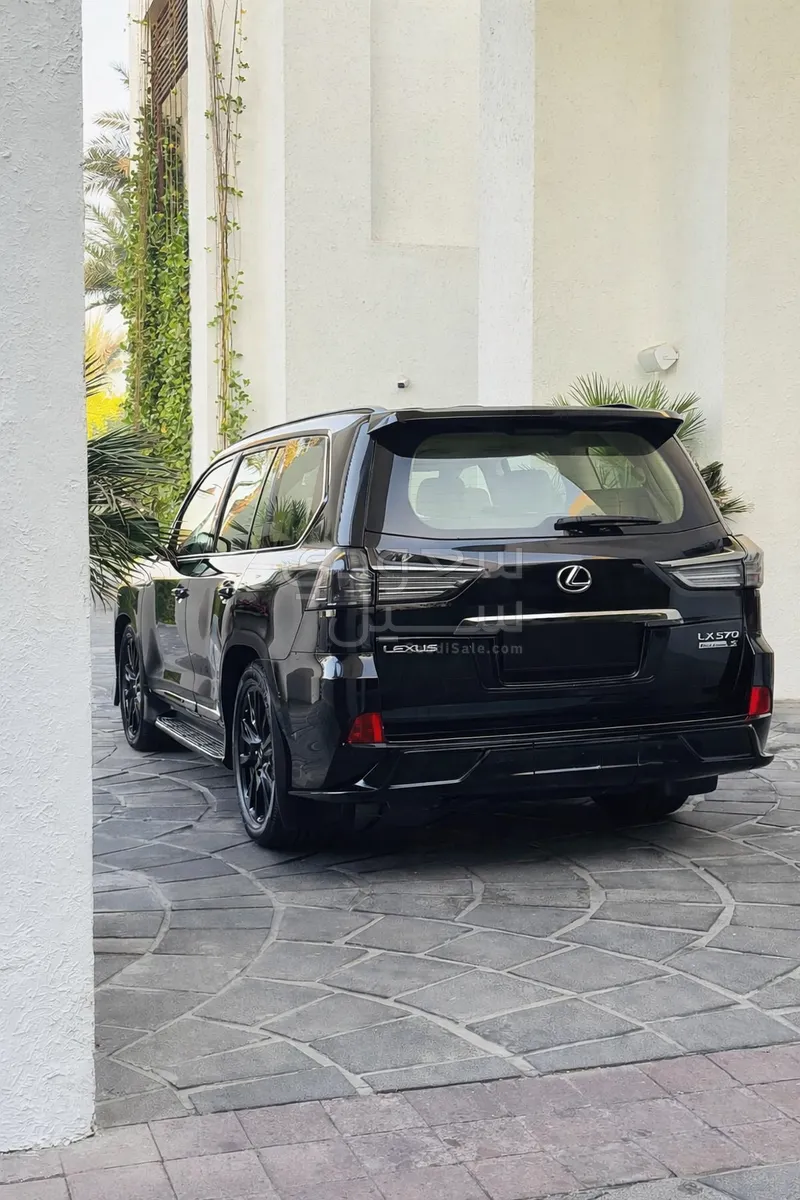 2019 لكزس إل إكس 570 بلاك اديشن