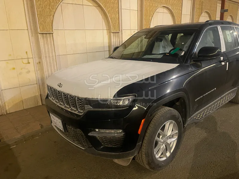 2025 جييب جراند شيروكي لاريدو