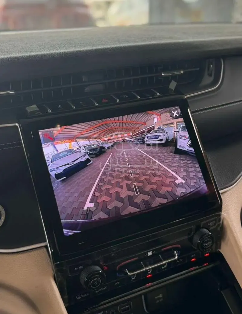 2025 جييب جراند شيروكي لاريدو