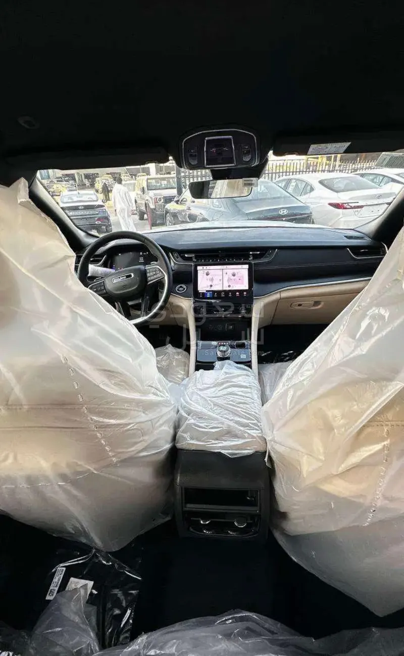 2025 جييب جراند شيروكي لاريدو