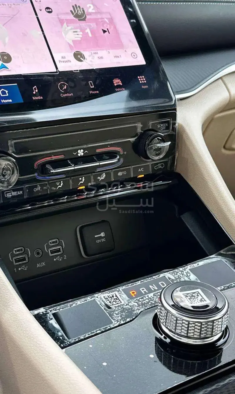 2025 جييب جراند شيروكي لاريدو