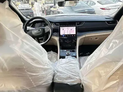 2025 جييب جراند شيروكي لاريدو