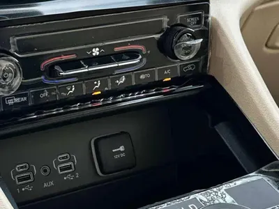 2025 جييب جراند شيروكي لاريدو