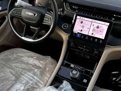 2025 جييب جراند شيروكي لاريدو