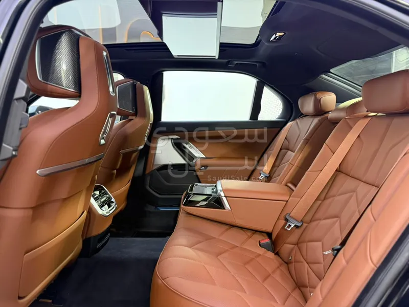 2026 بي ام دبليو الفئة السابعة 735أي