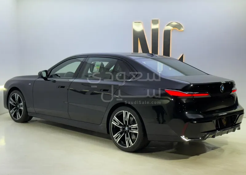 2026 بي ام دبليو الفئة السابعة 735أي