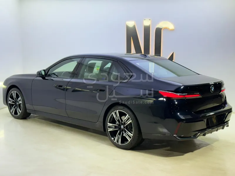 2026 بي ام دبليو الفئة السابعة 735أي