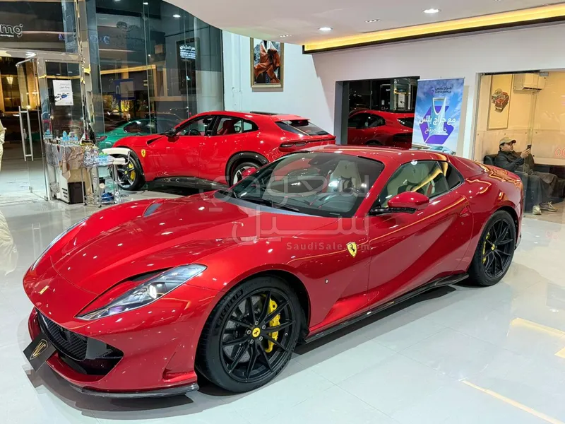 2023 فيراري 812 جي تي اس