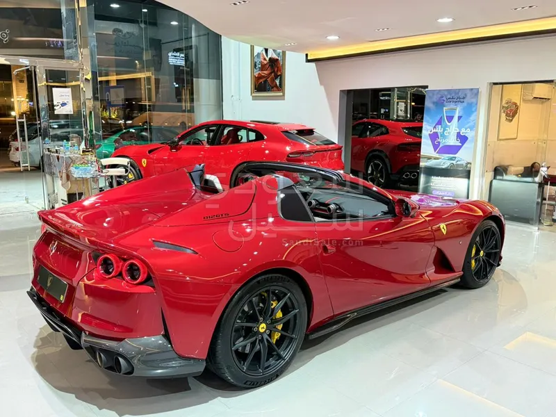2023 فيراري 812 جي تي اس