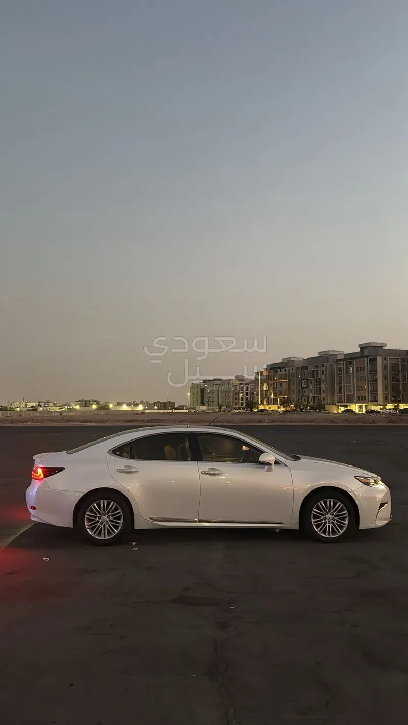 2013 لكزس آي إس 350