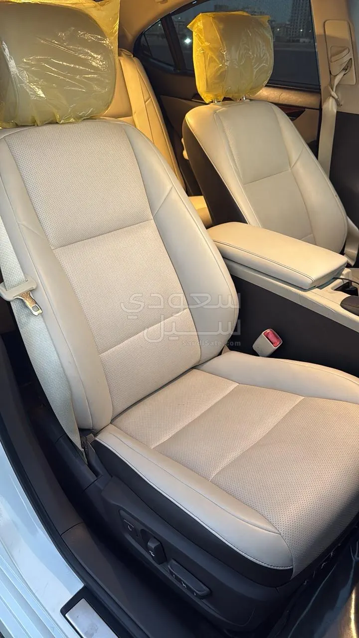 2013 لكزس آي إس 350