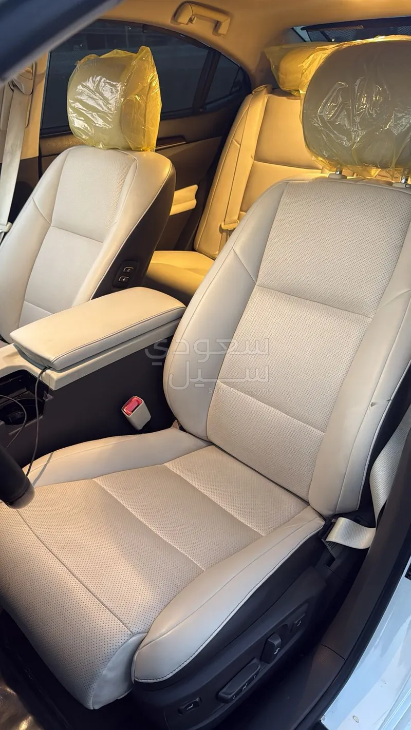 2013 لكزس آي إس 350