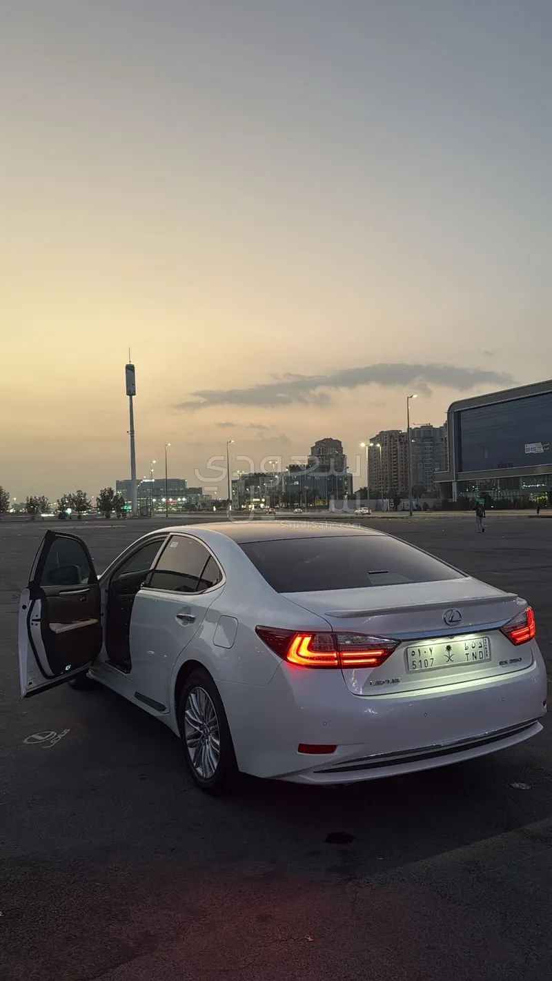 2013 لكزس آي إس 350