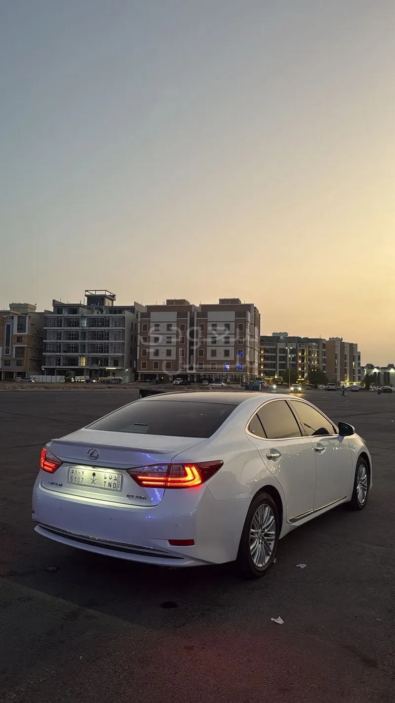 2013 لكزس آي إس 350