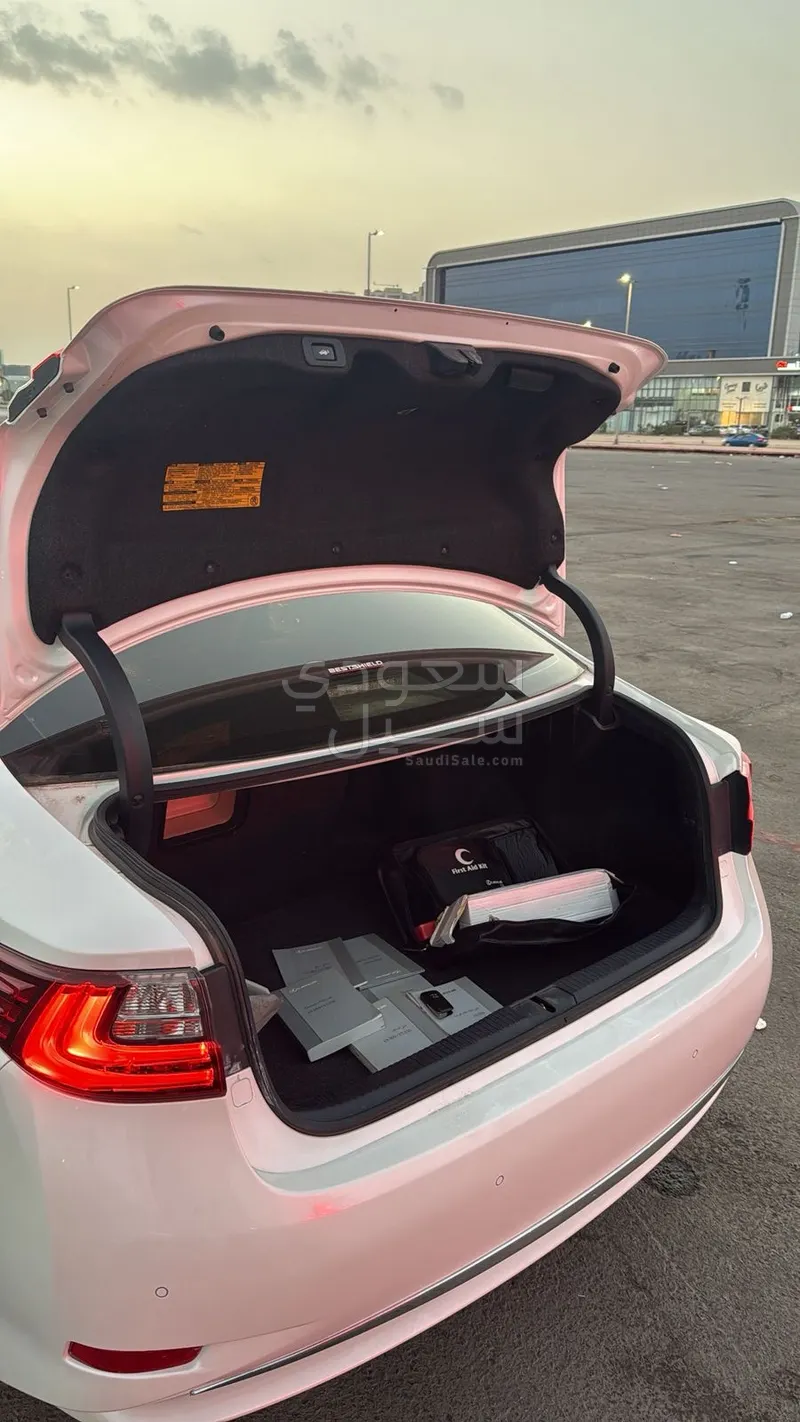 2013 لكزس آي إس 350