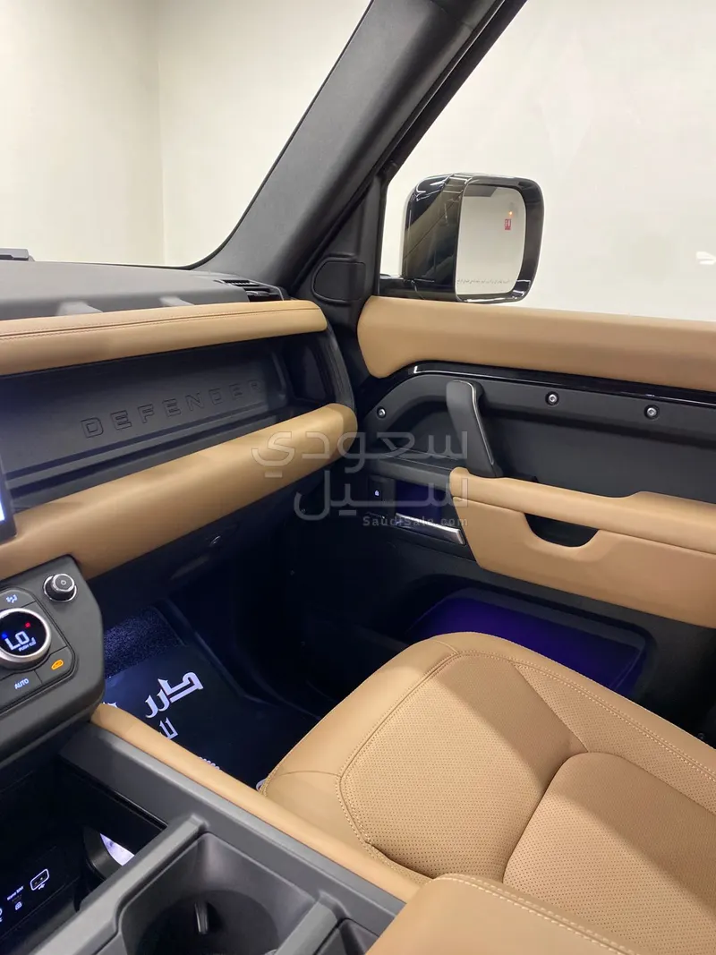 2025 لاند روفر ديفيندر 90
