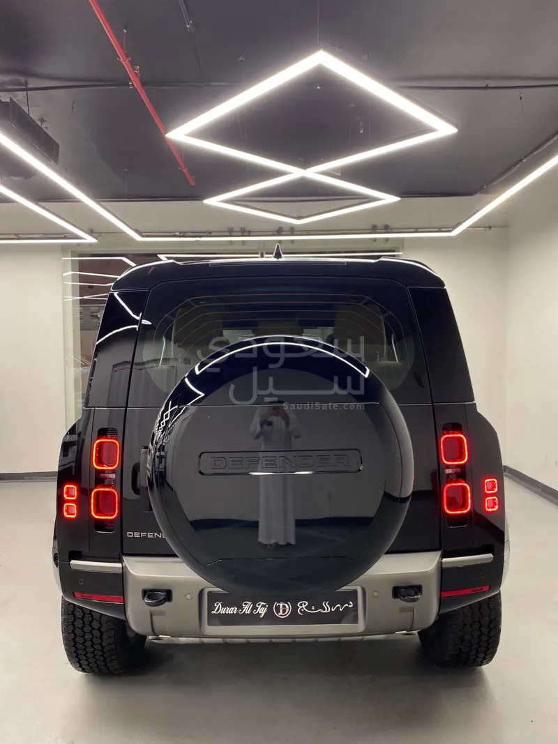 2025 لاند روفر ديفيندر 90