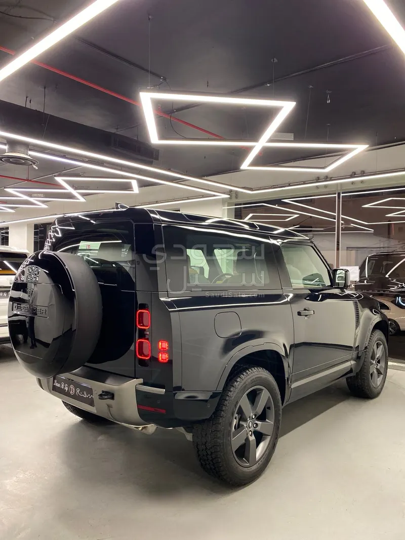 2025 لاند روفر ديفيندر 90