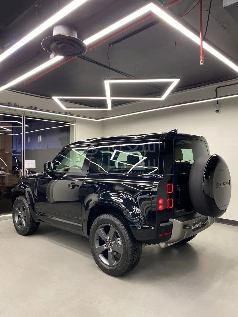 2025 لاند روفر ديفيندر 90