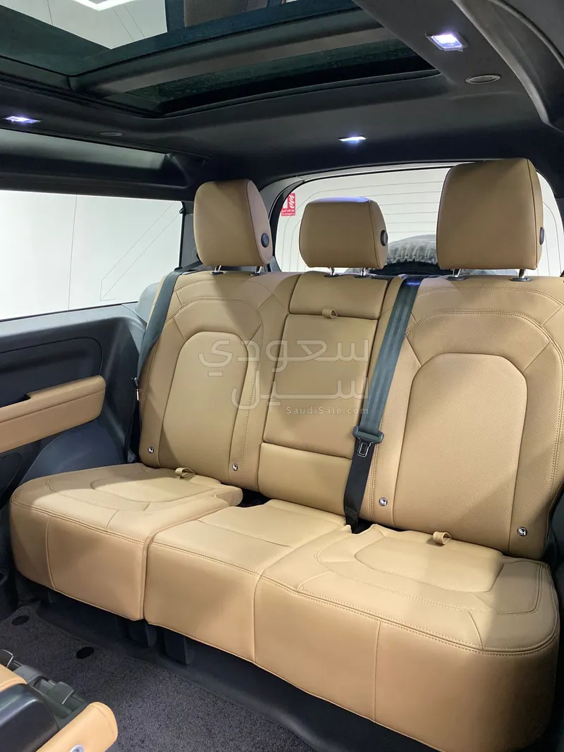 2025 لاند روفر ديفيندر 90