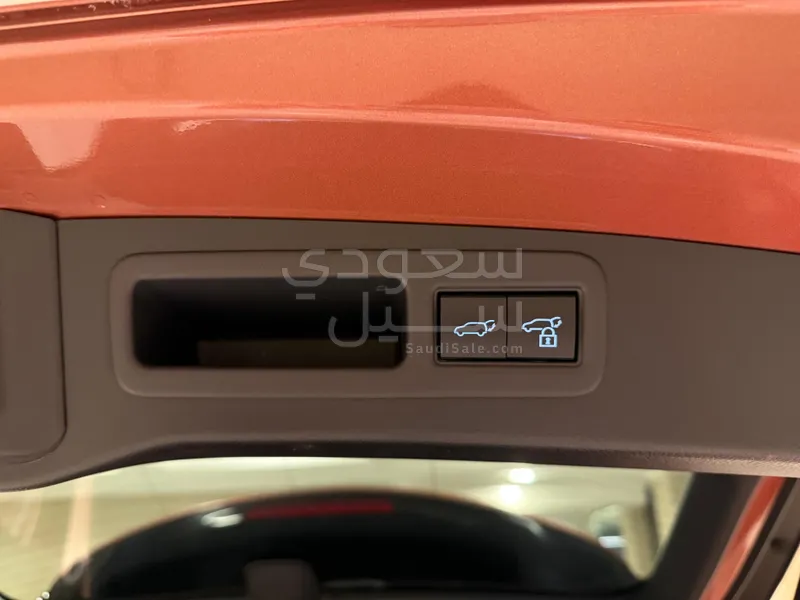 2023 لكزس أر إكس 350