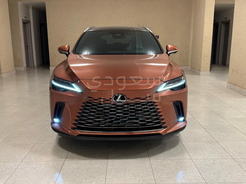 2023 لكزس أر إكس 350