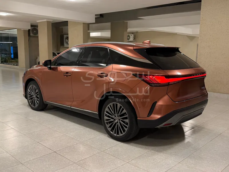 2023 لكزس أر إكس 350