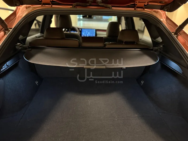 2023 لكزس أر إكس 350