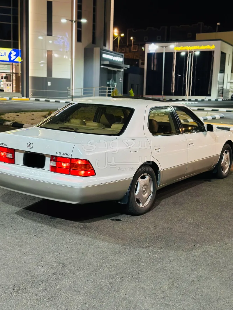 1998 لكزس إل إس 400