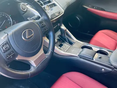 2021 لكزس إن إكس 300