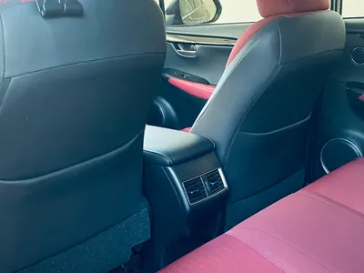 2021 لكزس إن إكس 300